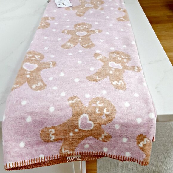 NEW! EXQUISITE Gingerbread HEARTS REVERSIBLE THROW BLANKET - Picture 3 of 6
